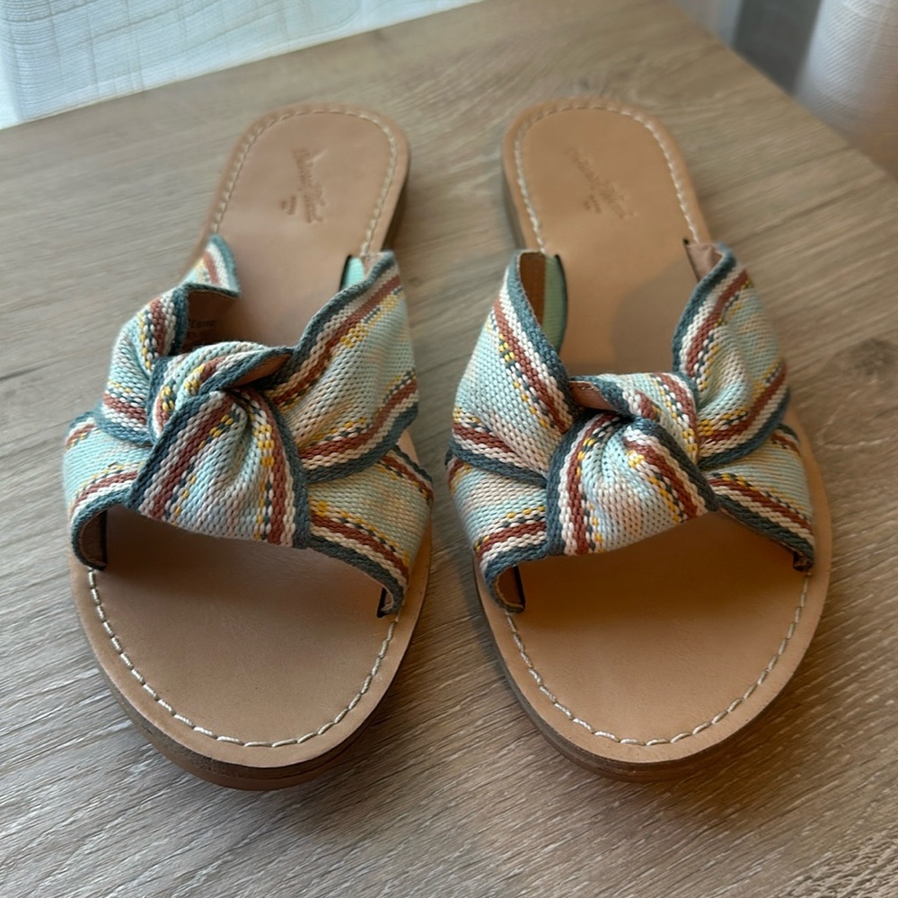 Universal Threads Sandals